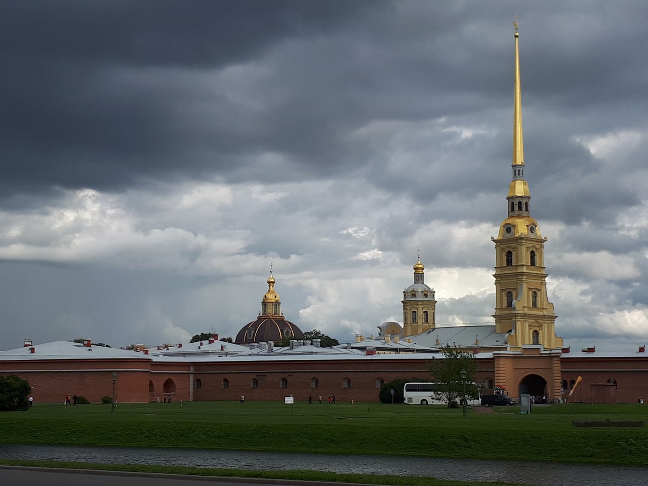Индивидуальная обзорная экскурсия с посещением Петропавловской крепости и Казанского собора