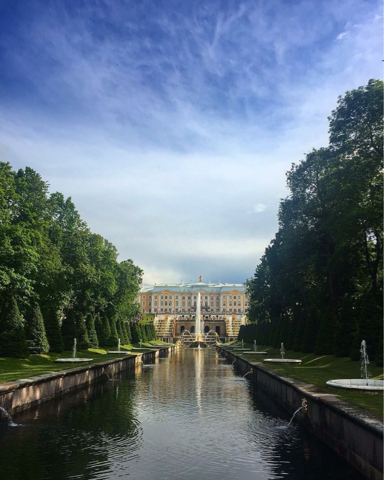 Индивидуальная экскурсия в Петергоф с посещением парка и Большого Дворца